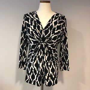 Black & White Graphic Chaus Blouse